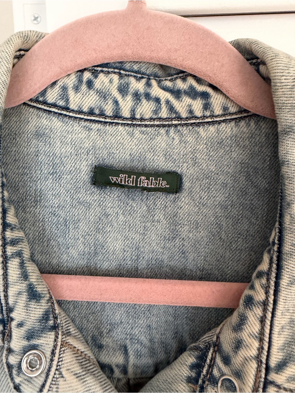Vintage quilt appliqué on wild fable light wash denim shirt/jacket - Picture 2 of 2